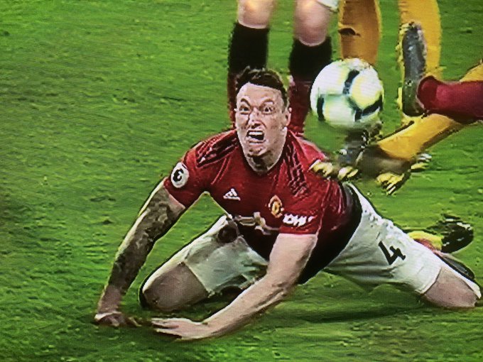 D3LLB1LWAAEntoR.jpg:small