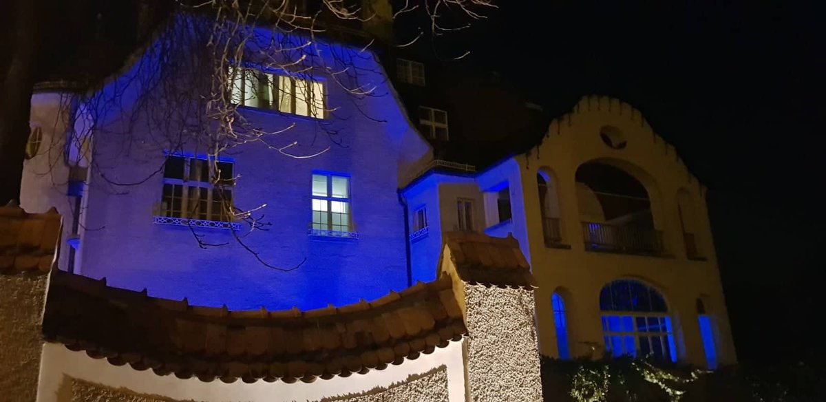 mesto_OLOMOUC's tweet photo. Modrá vila, modré stíny...
Primavesi dnešní noci svítí pro připomínku autismu.
💙
https://t.co/bNQ84pEfJh
#olomouc #primavesi #blue #bluelight #autismus https://t.co/TOUqUTrAT9