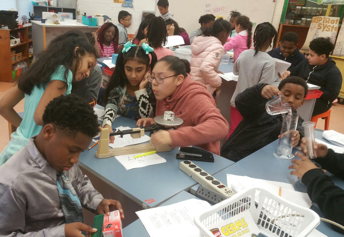 cyrus_kelvin's tweet image. #WhereTheMagicHappens ..love being in our classrooms watching our teachers and students at work. The #ArtOfTeaching is magical🎩🐰🎩🐇!
#PowerOfATeacher
#CauseBeyondOneself 
#TheHearneWay👍..🐝