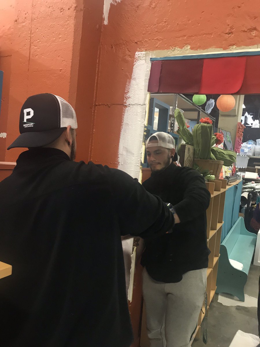 ChrisRiv28's tweet photo. Love the fact that my job @SOLEFinancial allows me to volunteer for one of my work days. Thank you to @SCRAPPDX for allowing us to help them out with a little bit of painting. #beSOLEful https://t.co/POjtYgPFlL