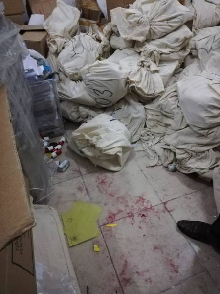 Erciş'te AKP’nin 84 sandığa itiraz etmesine rağmen, YSK 382 sandığın tamamının sayılmasına karar verdi.  AKP'nin itirazı sonucu yeniden sayılmaya başlandı. YSK'da bulunan oy torbalarının 100 tanesi ağzı açık ve mühürsüz bulunurken, oyların büyük bölümü yerlere saçıldığı görüldü.