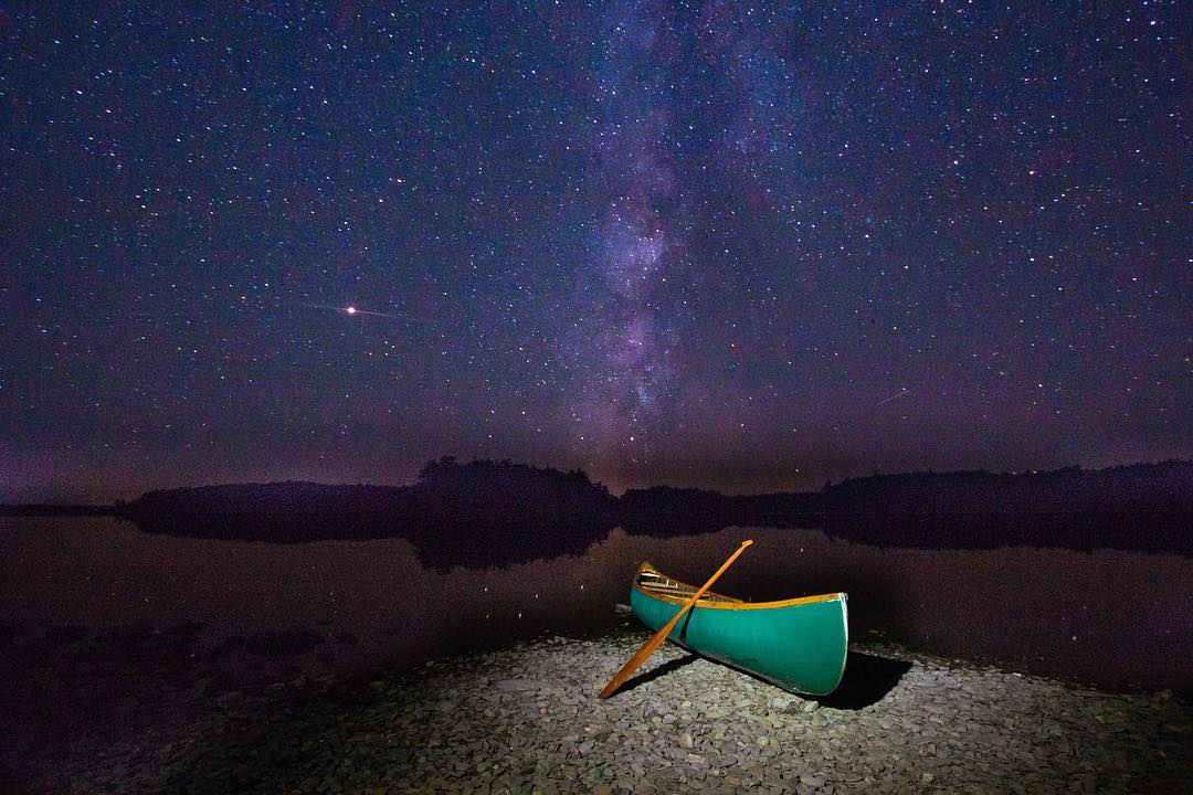 #DYK Kejimkujik National Park is Nova Scotia’s only #DarkSkyPreserve? This National Historic Site is filled with hidden gems, from ancient rock engravings to surreal canoe routes – it definitely shines bright! #InternationalDarkSkyWeek 
📷lachlanriehlphotography/IG