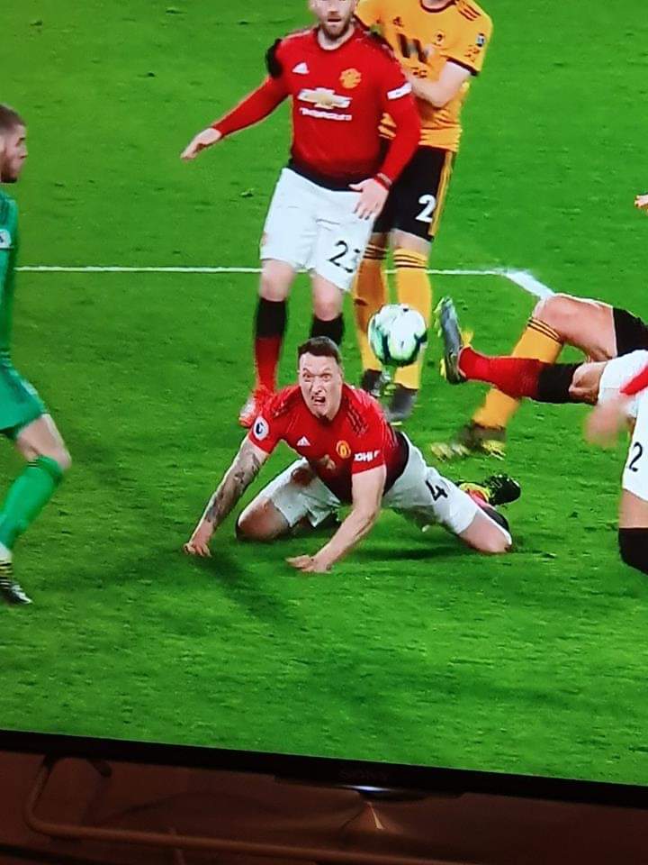 PauricMorrison's tweet photo. Jones and Smalling name a more iconic comedy duo. I'll wait.... #PremierLeague #skysports #WOLMUN #paddypower #matchoftheday https://t.co/NM8Zp0i8Sw