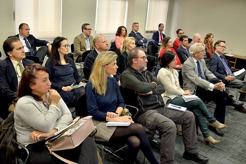 apcnet's tweet photo. Celebrada en #Sevilla una interesante sesión de Trabajo de gran interés profesional sobre #Comunicación y #Reputación Corporativa/@apcnet. Con @efrendiazd, de la mano de @merc_unav y @Cajasol. Más info y galería de imágenes AQUí https://t.co/HbuX8SKk8a https://t.co/SLzqoqrrCc