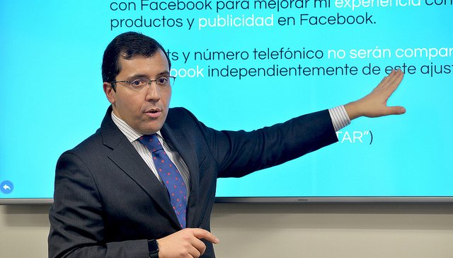 apcnet's tweet photo. Celebrada en #Sevilla una interesante sesión de Trabajo de gran interés profesional sobre #Comunicación y #Reputación Corporativa/@apcnet. Con @efrendiazd, de la mano de @merc_unav y @Cajasol. Más info y galería de imágenes AQUí https://t.co/HbuX8SKk8a https://t.co/SLzqoqrrCc