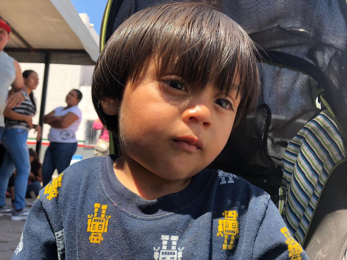 Univision247's tweet photo. Nicaraguan boy, aged two, struck in throat by bullet, seeks asylum at border. For the doctors who treated him, the fact little William is even alive is something of a miracle. https://t.co/9TKpr7RAnZ https://t.co/XHPz0eEwcJ