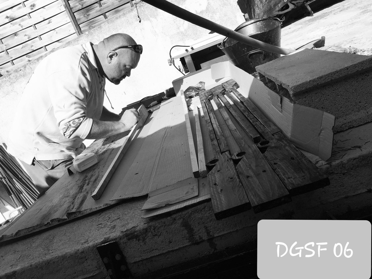 SF_Tourrette's tweet image. ACTE II (suite) #fabrication maison des #fusils 💙💭❤ #MadeInFrance 🇫🇷 100% #FaitMain 🖐 garanti #Authentique #Huile de #coude #bois #wood 📐 #contremaitre #NoiretBlanc ⚫⚪ #blackandwhite ◾◽
@SF_Siege