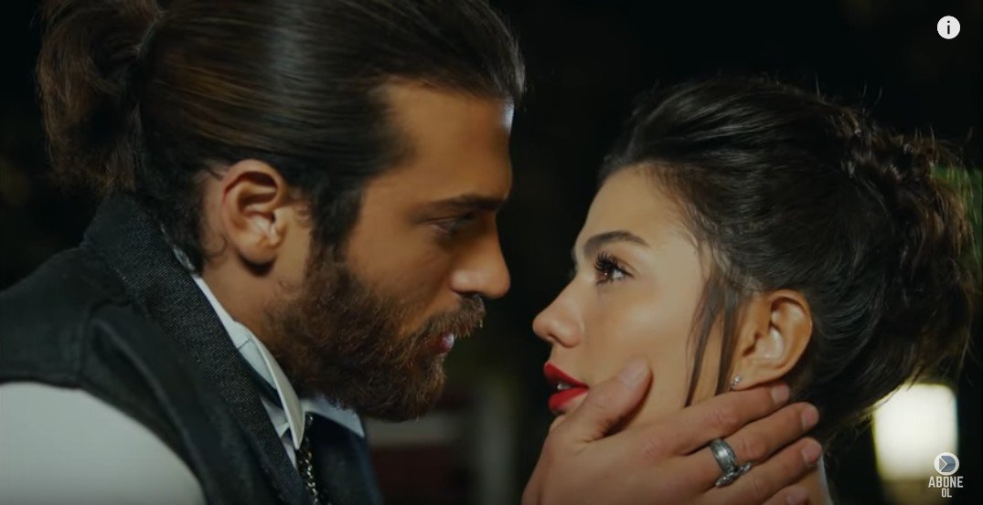22. Bölüm: Aylin had Sanem locked up in the toilet after the Compass Sport presentation. She tries to escape through the window and gets stuck until Can rescues her. She refuses to go back to the party with him. Can kisses her ending the "arkadaş" period. Canem is back!
