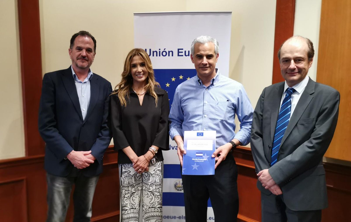 moeueSV19's tweet photo. El jefe de la MOE UE, @carlositurgaiz, y @ABassolsUE compartieron esta tarde el informe final de la observación del pasado proceso electoral con el presidente de @ARENAOficial, @minteri, y @claudia1avila69, directora de afiliación y estadística del COENA. https://t.co/PBcx3I8ucT