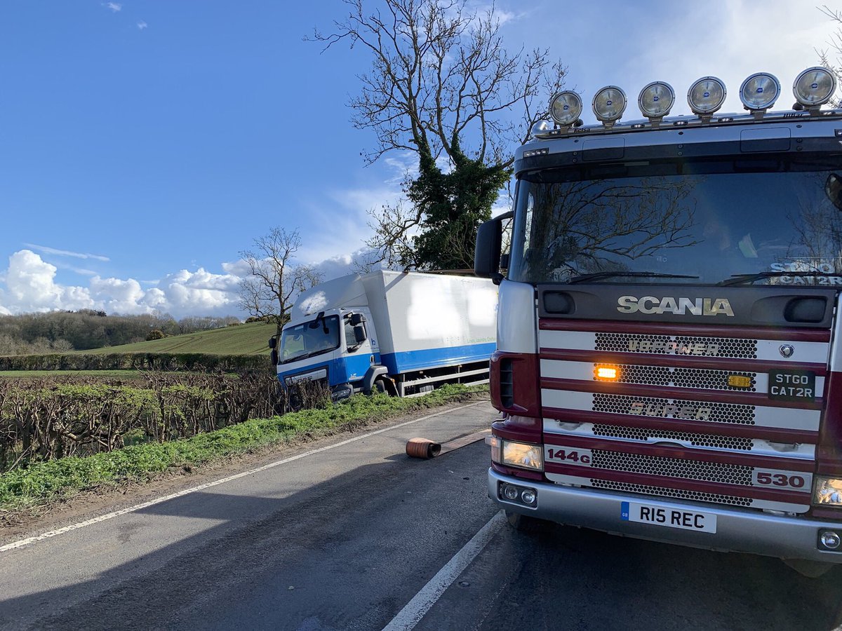 isisrescue's tweet photo. Just another day at the office. The professionals at work. #vehiclerecovery #A361 #Banbury https://t.co/1oqNEsrKvW