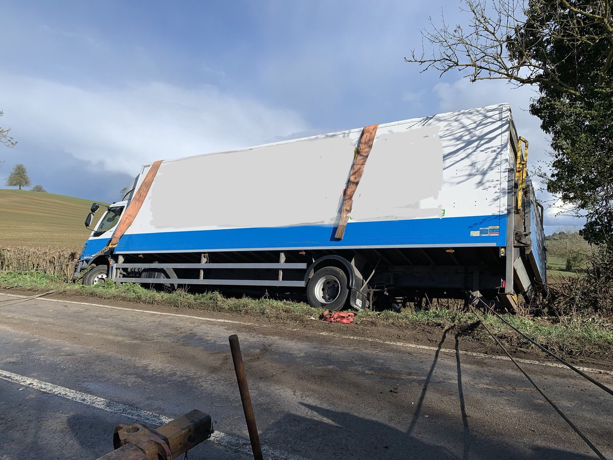 isisrescue's tweet photo. Just another day at the office. The professionals at work. #vehiclerecovery #A361 #Banbury https://t.co/1oqNEsrKvW