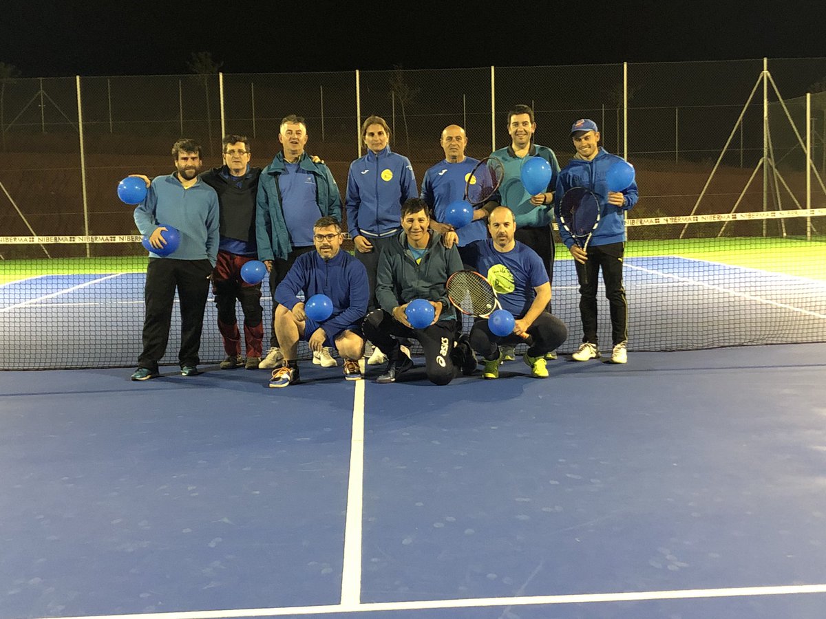 Pausustenis's tweet photo. Tarde de entrenos y solidaridad con el autismo. Gracias a todos por venir con algo azul y colaborar en todo. https://t.co/PPpCWLxt8i
