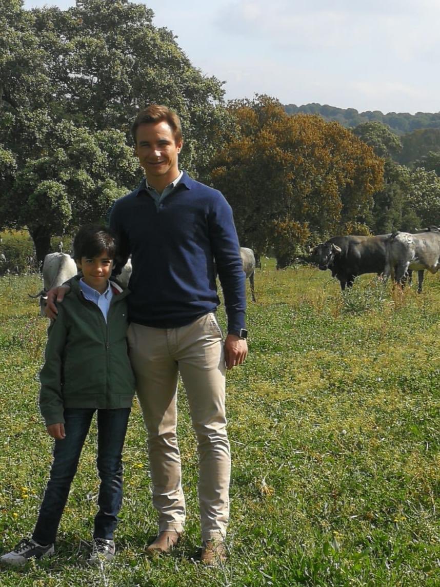 Golosino de la Quinta, indultado por Juan Bautista en Istres, y Marco Pérez : pasado, presente y futuro van de la mano en pro de la Fiesta.
Golosino de la Quinta, gracié par Juan Bautista à Istres, et Marco Pérez : passé, présent et futur unis en faveur de la Tauromachie.