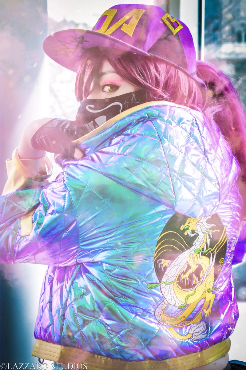 one_big_boss's tweet photo. I really don't know anything about League of Legends or this KDA stuff. But I do know Im super proud of this small bean for being a badass! 

cosplayer: @BionicCosplayer 
Instagram: https://t.co/EcrB60HEso
📸: Me

#Lazzarostudios #KDA #PaxEast #Cosplay https://t.co/xzRwgJnU9L