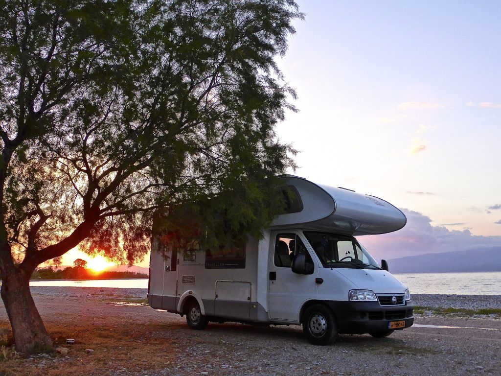 MobileRVGlass's tweet photo. How to Lower Your RV Insurance Rate https://t.co/PJ5gp5dvoX https://t.co/tAJyXxPJYh