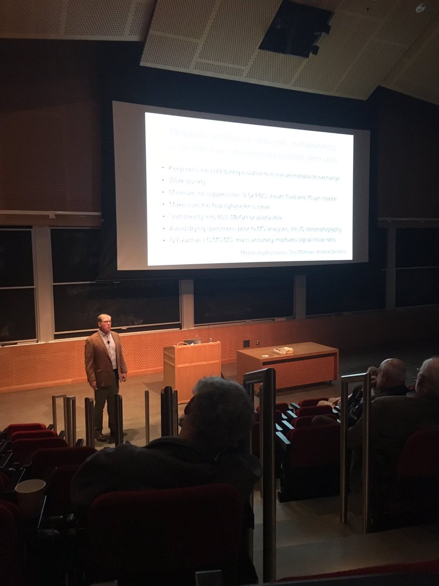 JetteLeng's tweet photo. Great talk by Sean Morrison about the niche and metabolic regulation of stem cells in the bone marrow!#BiologyColloquiumSeries #MITbiology #stemcell https://t.co/RP7Gray3L9