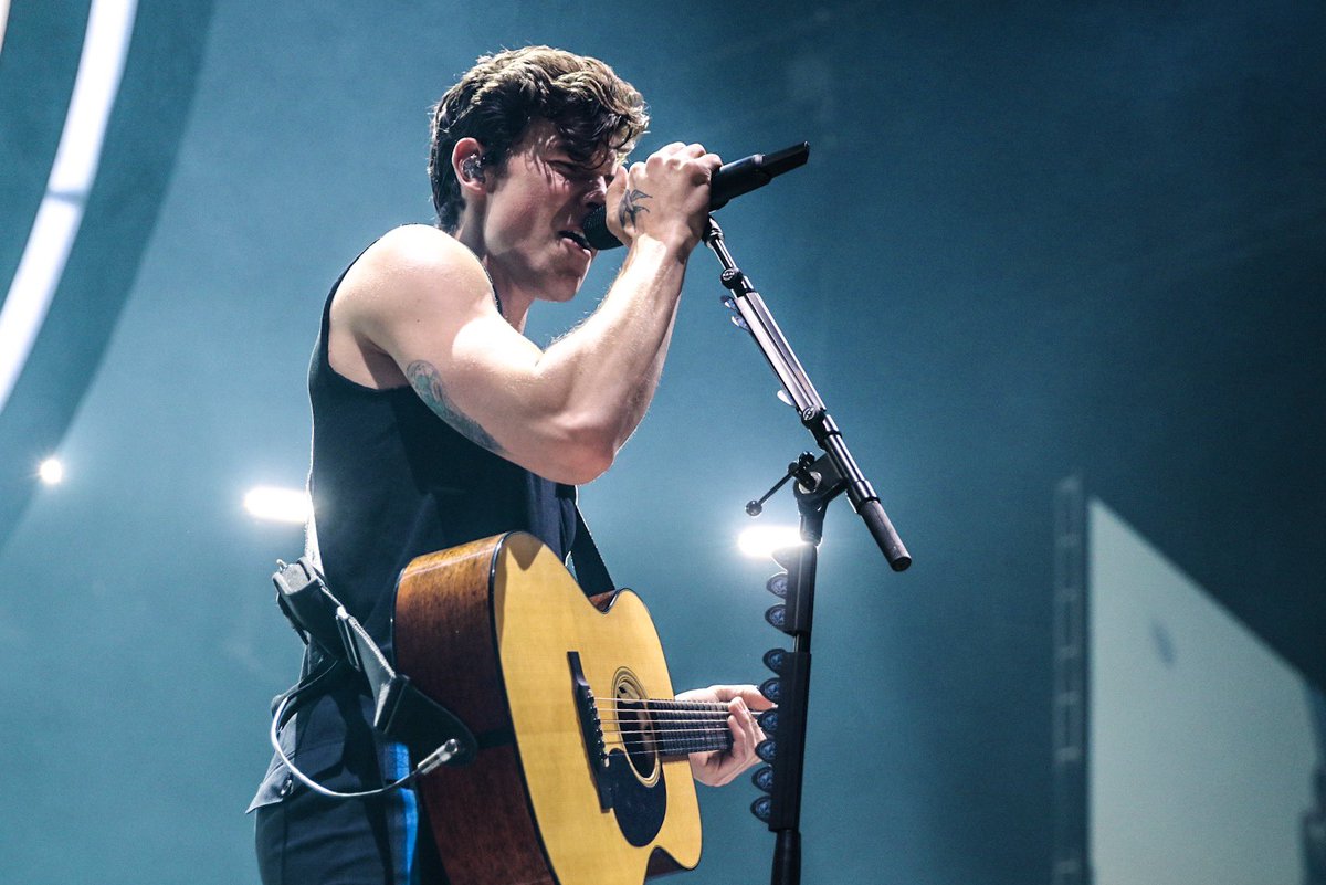 theneeza's tweet photo. @ShawnMendes in Zürich was pure magic 📸 https://t.co/DcqLlFrH5H
