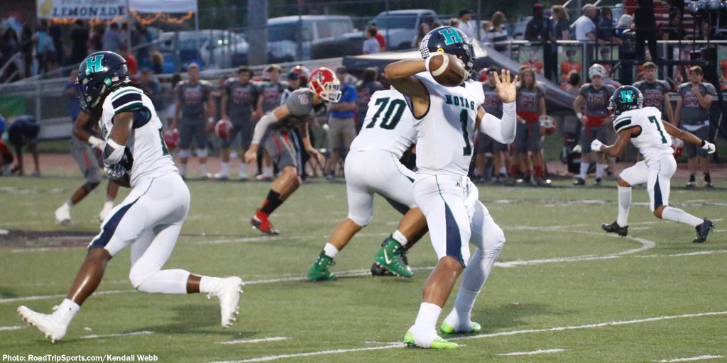 Using the quick screen game effectively will force the defense to use extra players in coverage or play man-to-man.

→ bit.ly/2EqBCoP