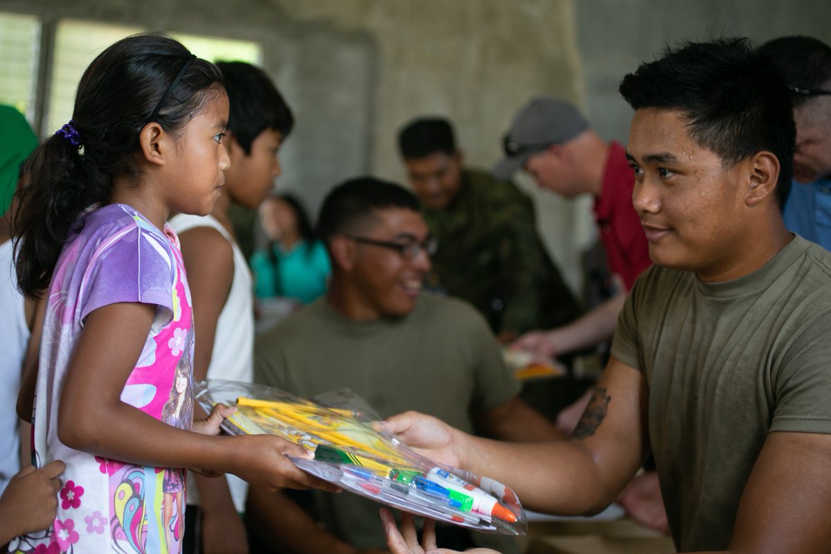 USARPAC's tweet photo. U.S. Army Pfc. Jason Dale gives school supplies to a girl as part of a community relations event during Exercise Balikatan in Pagasa, Bataan, Philippines, March 27. BK is an annual exercise between the U.S. and the Philippines. Check out more at @BalikatanEx

#Alled2Win @USArmy https://t.co/kpmyLAGaYt