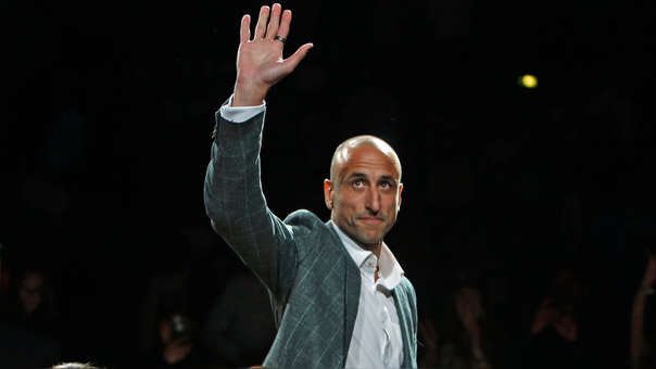 HistoriaFPC's tweet photo. #Manu abre el camino para subir las aspiraciones de jugadores #latinoamericanos, históricamente no han llegado a la centena los nuestros en la #NBA Cuatro anillos, Mejor Sexto Hombre de #NBA, 2 veces All Star, Tercer Mejor anotador de Triples en playoffs y líder de robos. https://t.co/wcx7mH1uEU