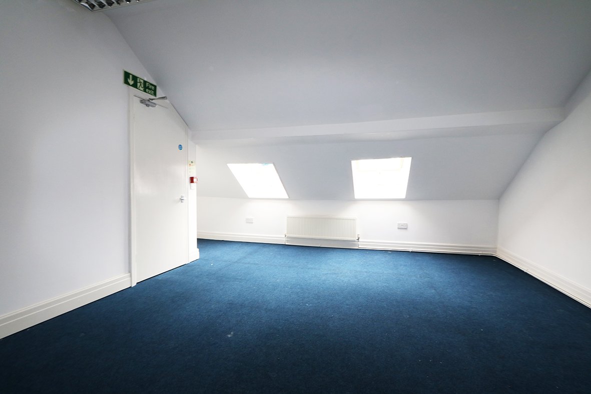 GudDesign's tweet photo. Commercial office space available in Pensby Road, Heswall for more information contact Diane on 07733042033 #officespace #newoffice #wirralbusiness #relocation https://t.co/5LQvbFXtRM