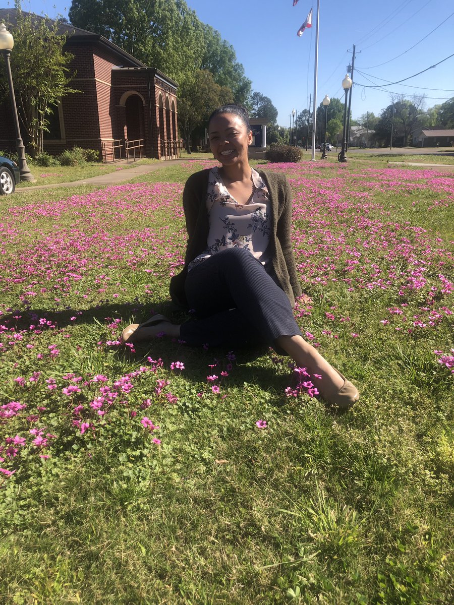 teachingHis's tweet photo. I’ve been stalking these pink flowers right outside of the school for about a month and every time I make my way to take a picture with them, they cut the lawn. So glad I finally got my picture...aren’t they pretty?! 
#countryraised #naturelover #thankGodforspring #TeamSelma https://t.co/piaezc2Ev5