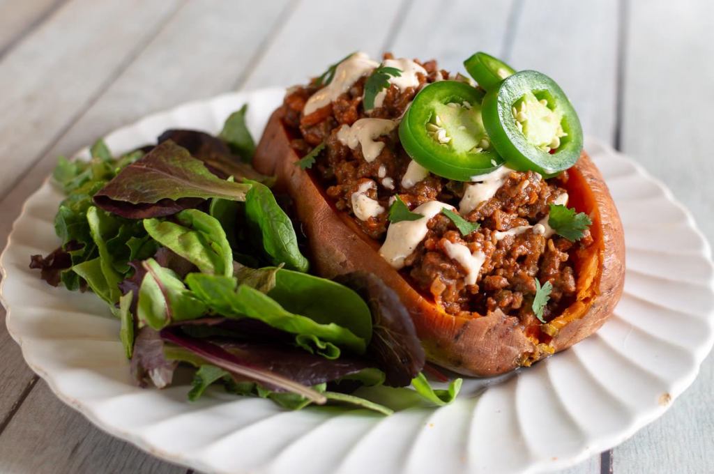 Smokey Sloppy Joe Baked Potatoes | Whole 30 thesimplesupper.com/sloppy-joe-bak…