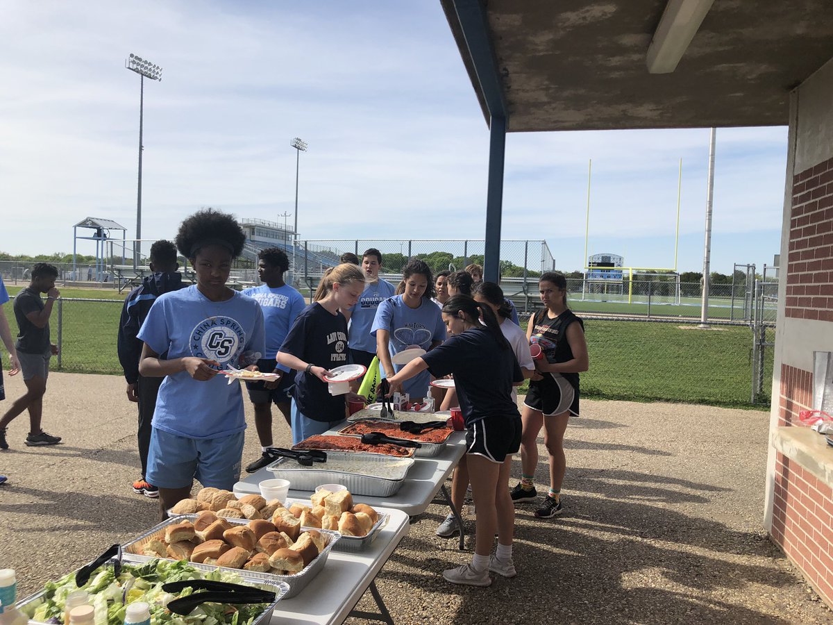 girardseven's tweet photo. #powerofpositivity 

Track and Field Pre-District Team Dinner 💜🏃🏻‍♂️🏃‍♀️ https://t.co/vNjIb4Y2W3