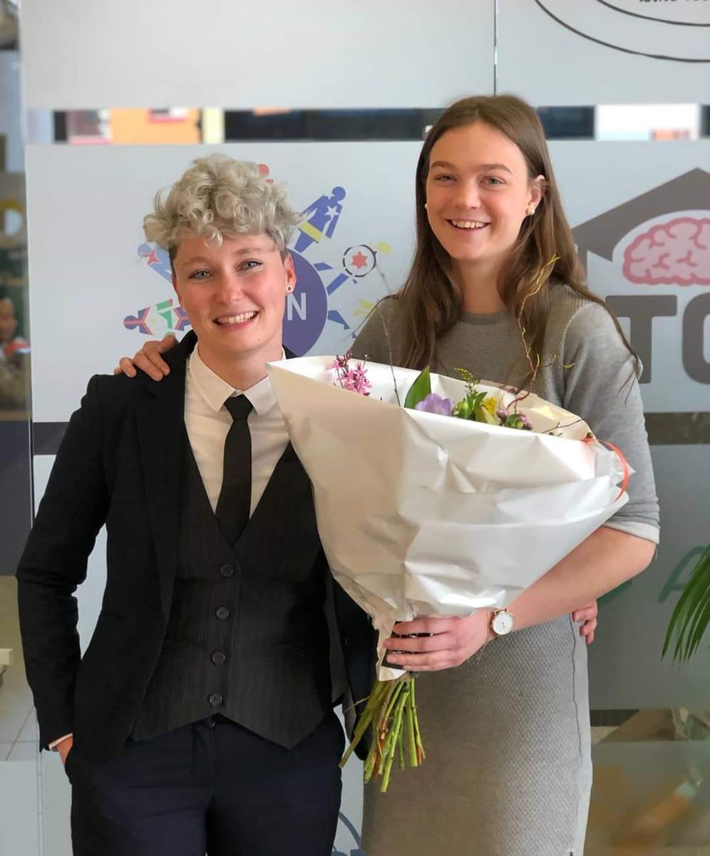 NVBMH's tweet photo. Trots op BMH-ers Nina Drijfholt en Monique Vaneker. Zij hebben vandaag de Joke Mintjes prijs ontvangen voor hun onderzoek naar NTS triage van pijn op de borstklachten op de HAP. @HANnl https://t.co/lLgfmF47wn