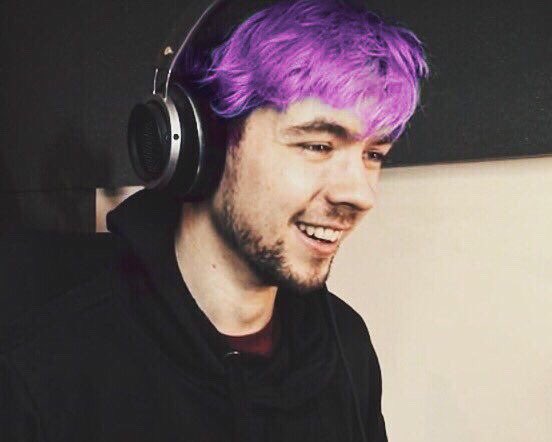 howlstars's tweet photo. i present to you: soft seán with different color hair https://t.co/lvJf64kWZf