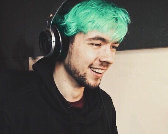 howlstars's tweet photo. i present to you: soft seán with different color hair https://t.co/lvJf64kWZf