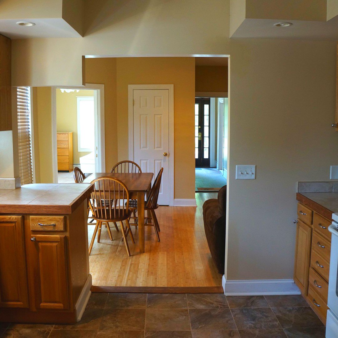 VonderheideCo's tweet photo. Does your apartment have laminate flooring and cabinets? It's hard to feel like you have a unique space. One way is with a color upgrade for your flooring! We have many colorful and unique area rugs to choose from that can bring together any space. https://t.co/CgMp1qXaav https://t.co/2fb7A7OkbD