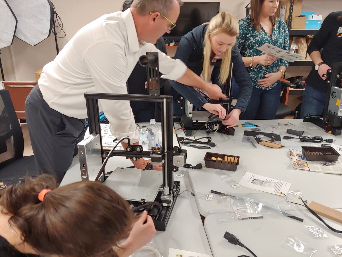 And the final touches. Ender 3s ready to deploy thanks to <a href="/ready_stem/">Ready for STEM</a> #weareallmakers <a href="/brilliant_labs/">Brilliant Labs / Labos Créatifs</a> <a href="/MUN_Engineering/">Memorial Engineering</a>