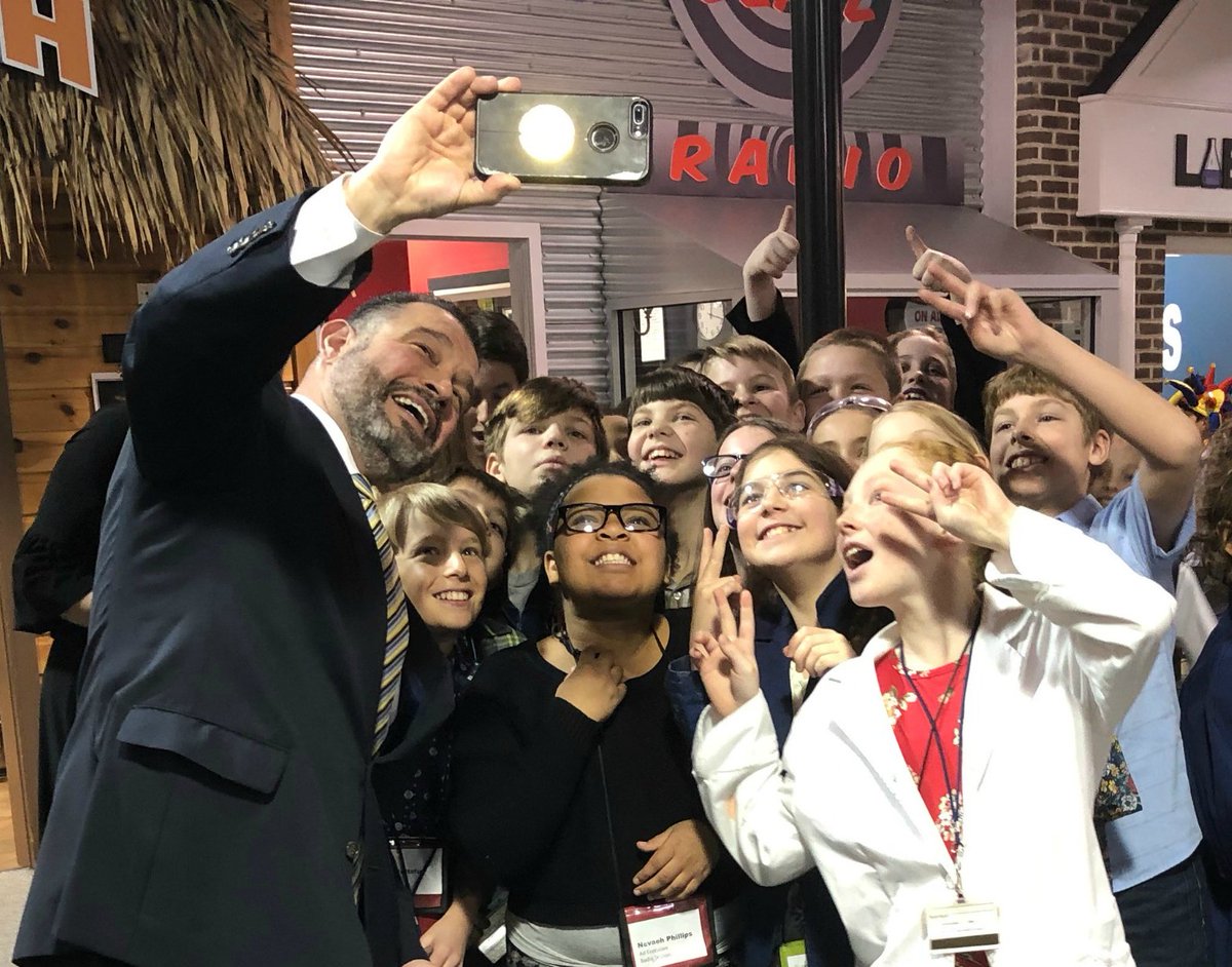 Of course no #SchoolsThatTeach visit would be complete without a selfie (or two, or three)! 🤳