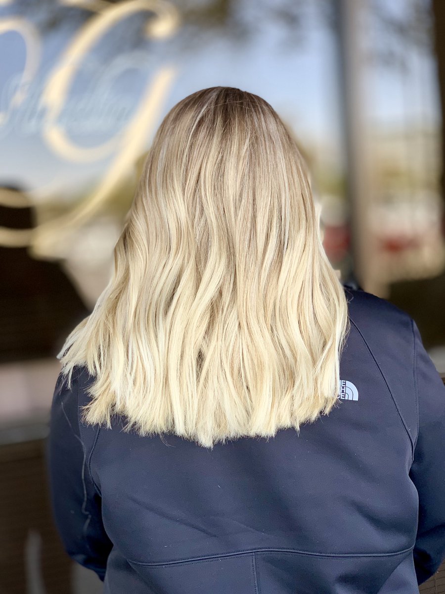 maggie_allred's tweet photo. babylights all over to brighten up her blonde for spring
β’
β’
#schwarzkopfblondeme #redkenshadeseq #amika #kevinmurphy #morrocanoil #midlandtxhair #babylights #colortrak #bestofblonde #blondespecialist https://t.co/aUGuuTg0rG
