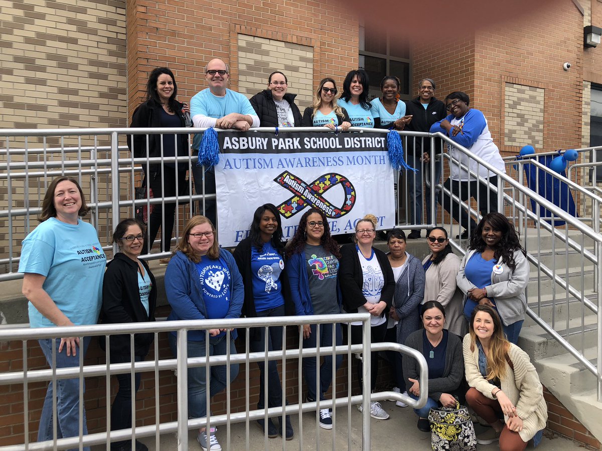 DonnaFicarra1's tweet photo. Bradley Elementary School @Asbury_ParkSD ‘Lights it up Blue’ for World Autism Awareness Day #heartwork💙 #PerformancePassionPurpose  #nextlevelAPSD @autismspeaks @svelaz79 @Jackson__Lauren @APSuperGray @Prncpl_ERuiz @PerryPJM https://t.co/Am3YZ0GhHW