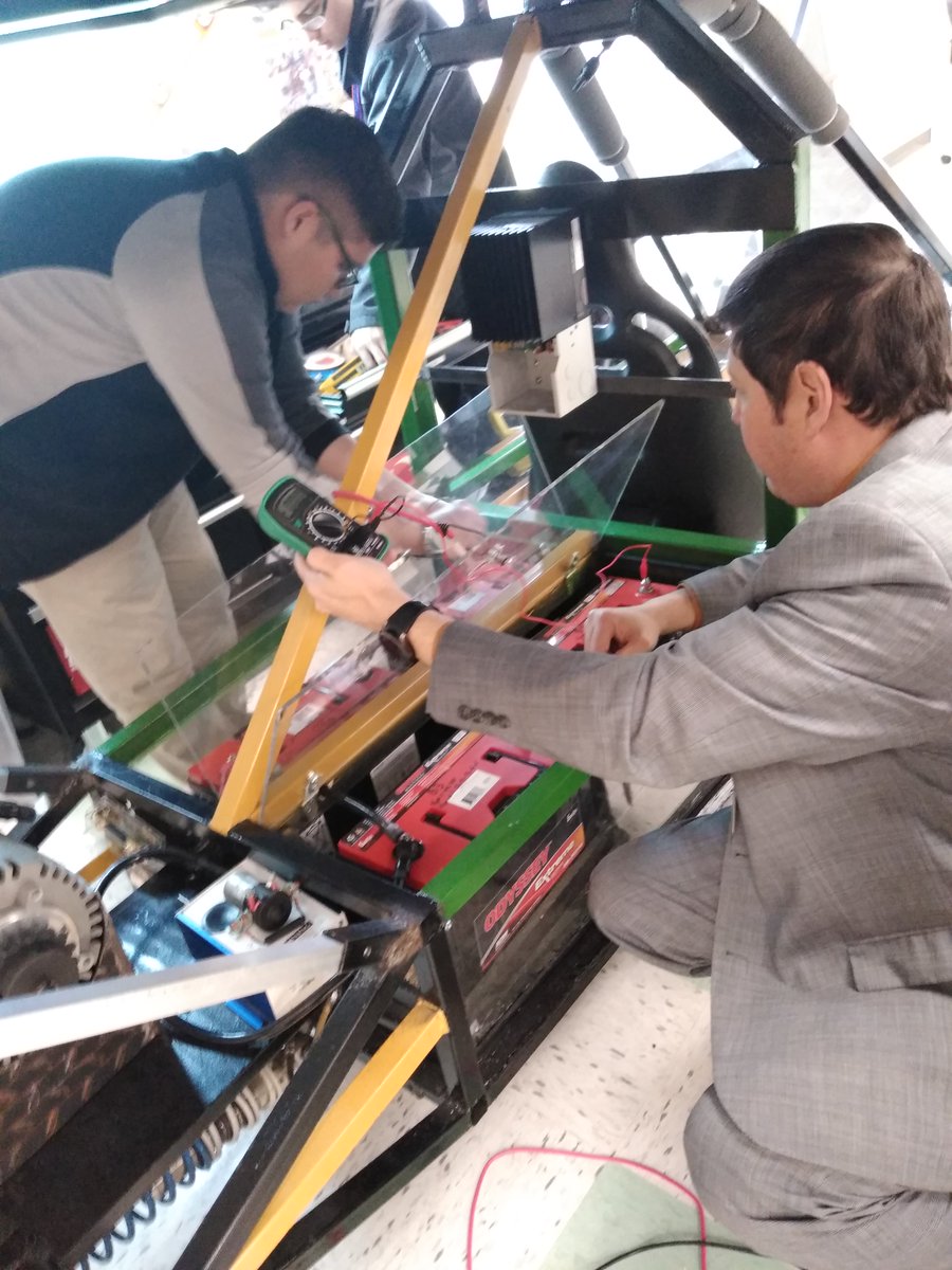 HarmonicsSolar's tweet photo. Electrical today is fixing battery issues.#harmonypublicschools #solarcar #brownsvilletx #brownsvillesolar #teamwork E.T https://t.co/qBlZfltnYd