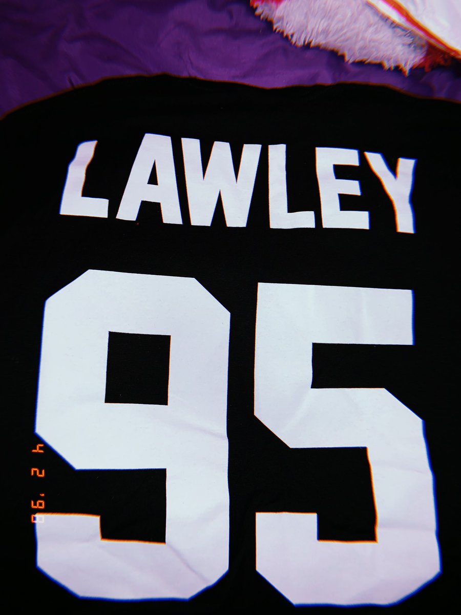 vscoIawIey's tweet photo. ✧･ﾟ: *✧i love you kian lawley✧*:･ﾟ✧

@kianlawley @kianlawley @kianlawley 

thank u @chelseyamaro for giving me the opportunity to get his old merch💗 https://t.co/LythPbHnQO