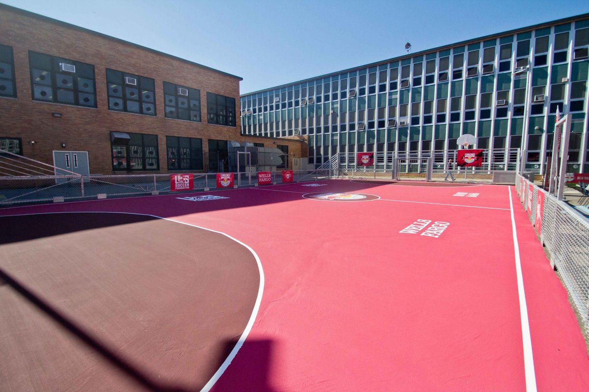 ussoccerfndn's tweet photo. Interested in bringing a #SafePlacesToPlay mini-pitch to your community? Learn more about mini-pitches – including what makes a good site and how to suggest a location – on our website: https://t.co/0QOjfDfOpz https://t.co/eL0i1QVJ4a