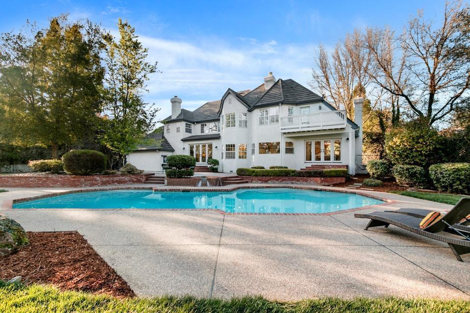 PacCapBrokers's tweet photo. This gorgeous estate can be found in the prestigious #Shelborne Community in #GraniteBay, with award winning local schools to boot.
Visit b4 it's gone!
https://t.co/J4nWKELhr0…/7623-Greenwood-Ct-95…/home/19567624
#Placer #Remodel #ForSale #CustomDetails #LargeLot #Pool https://t.co/r6eCKohAII