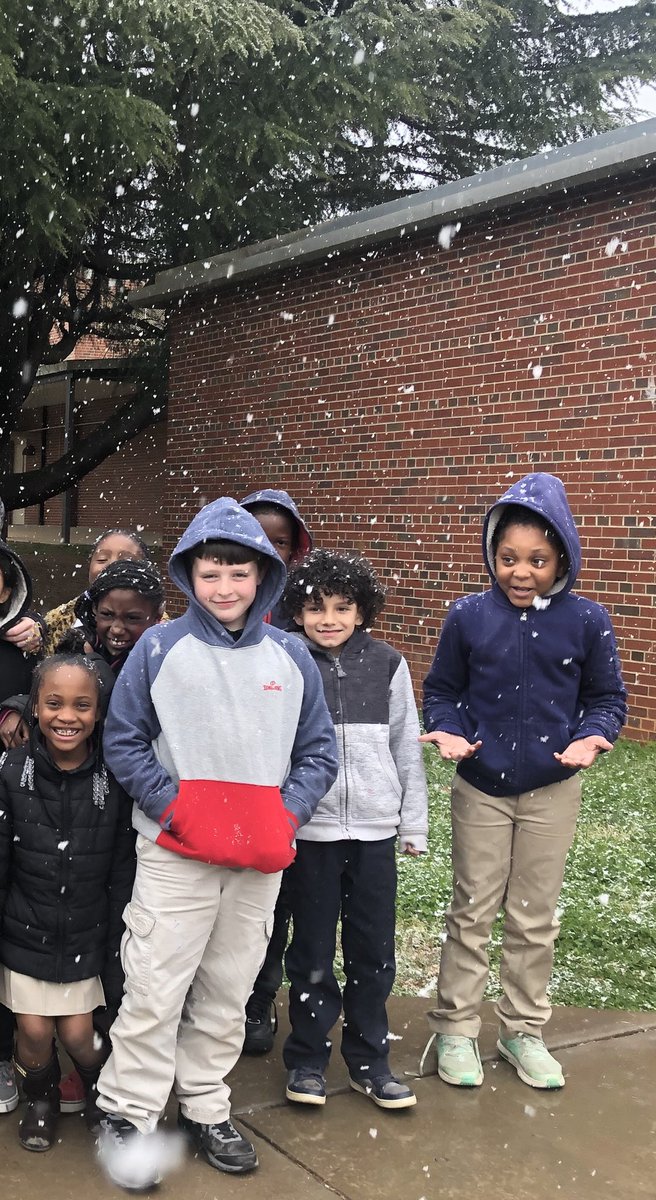 MrsEMcKnight's tweet photo. April snow?!?! https://t.co/nOCMIosIVj
