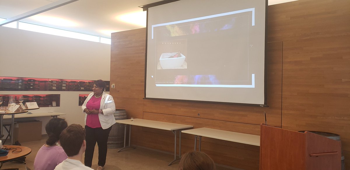 As the judges deliberate...  We have the wonderful Crystal D'Chuna from <a href="/gettheINSIDEvu/">The Inside View</a> to share her passion and expertise in creating amazing customer experience #PitchPerfect2019