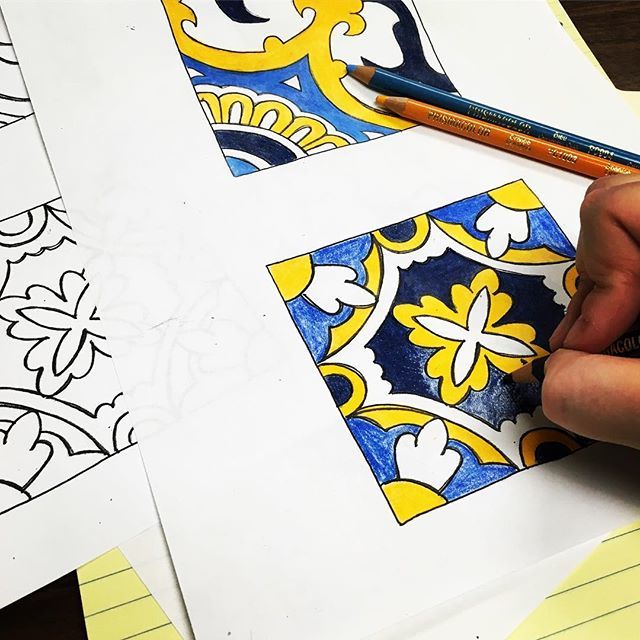 In my happy place! 🤓 
#frenchbrownfloors 
#colorerscramp
#customtile 
#prismacolorpencils
#ihavethisthingwithtiles 
#tiletuesday 
#handpaintedtiles 
#possibilitiesareendless 
#coloringinthelines ift.tt/2Vhht8A