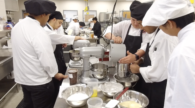 LeanderISD's tweet photo. Thanks to generous support from the Texas Restaurant Association Education Foundation, culinary students at @TomGlennHS and @CPHS_TWolves are cooking up a future in food.
https://t.co/Xc89fKBKRb
#inspireLISD
#TRAEF
#TXProStart https://t.co/ljxbXx58fc
