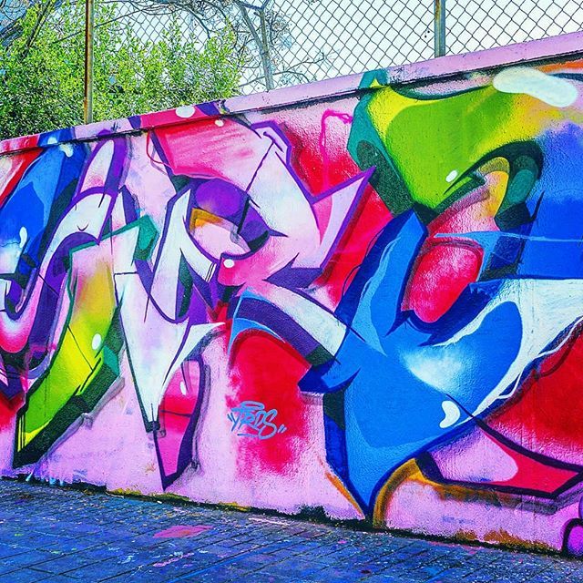 Found a @siro_ratsarecoming in the mix of #graffitis and #murales in the #forumbarcelona '
'
'
'
#streetartbcn #streetart #barcelonaart #localspanishartist #spanishstreetart #bombingart #spraying #eurograffiti #streetsofbarcelona #bcn #bcnstreets instagram.com/tommynoshitsky…