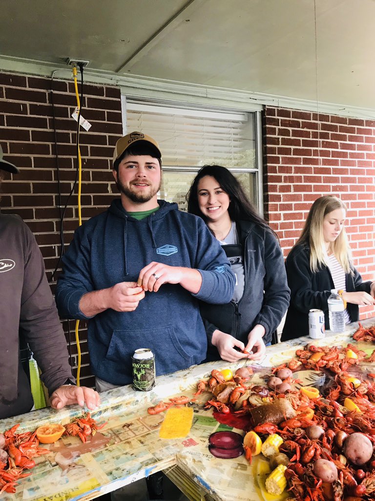 AlexisMitchem's tweet photo. first family crawfish boil 🦐❤️ https://t.co/KMn4d1fwXy