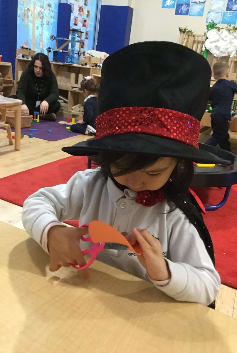 prenurserybisc's tweet photo. ✂️ The #DarlingDucklings have been developing their understanding about how to be safe when using different tools and equipment. #SafetyFirst #usingscissors #cuttingskills #snipsnip ✂️ https://t.co/OZ1fnVt5it
