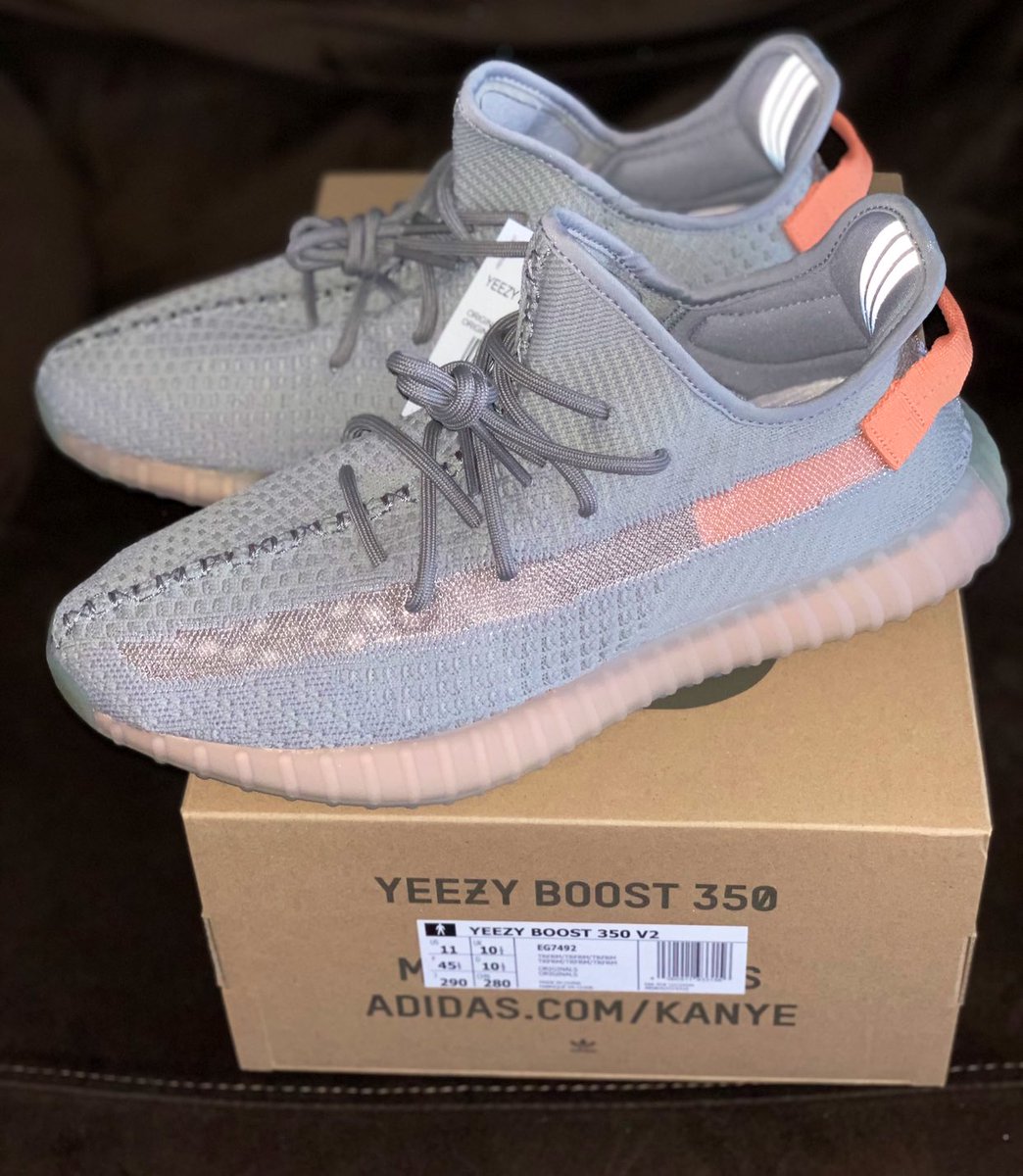 Islandsnkrs's tweet photo. 2nd pair of Tru forms from YS Europe made it safe &amp; sound. S/O @forward2me for the fast and reliable re-shipping as always ⚡️ 👊🏼 #yeezy350V2 #trfrm 📈 https://t.co/NhONUmrqrx