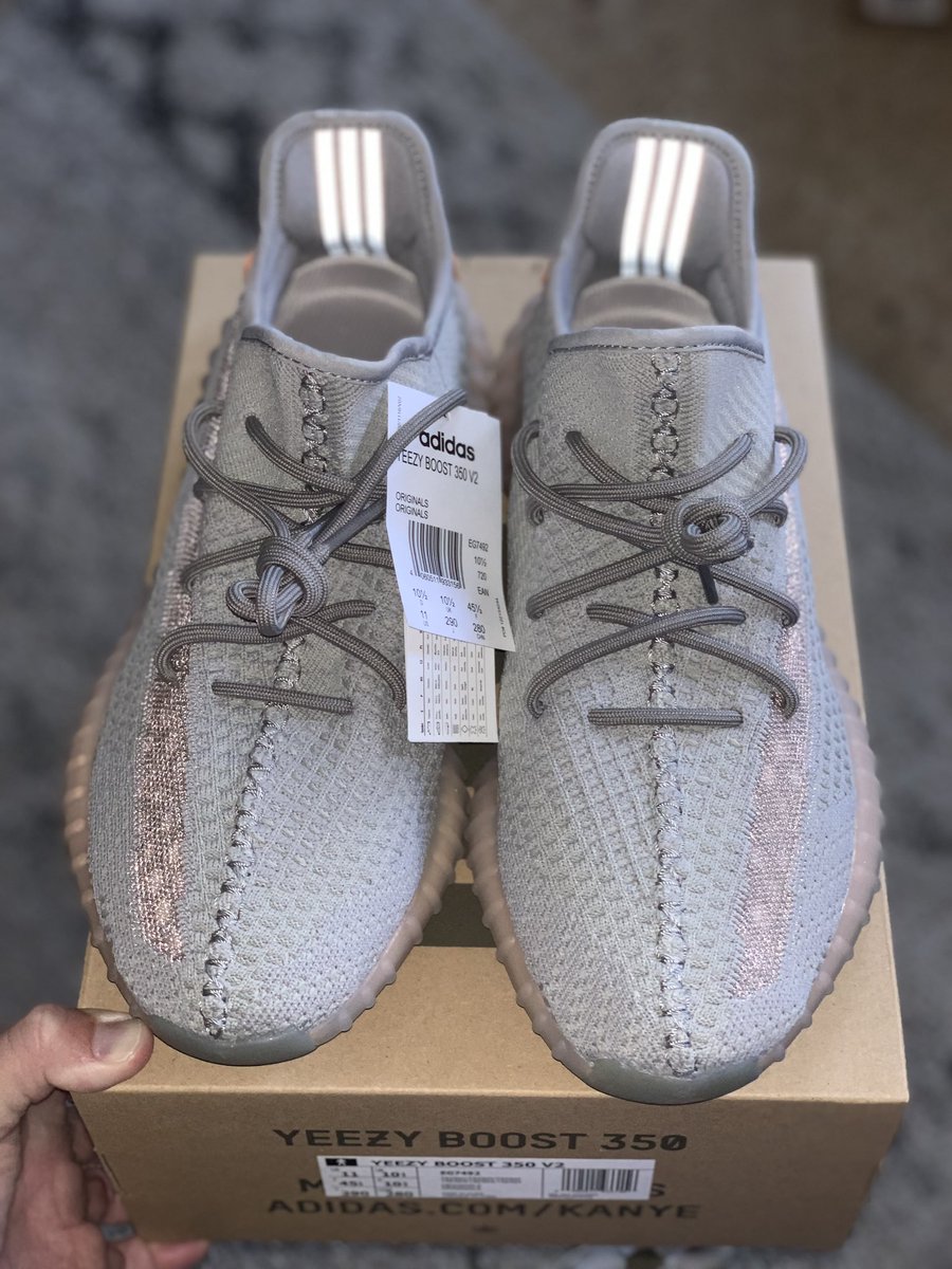 Islandsnkrs's tweet photo. 2nd pair of Tru forms from YS Europe made it safe &amp; sound. S/O @forward2me for the fast and reliable re-shipping as always ⚡️ 👊🏼 #yeezy350V2 #trfrm 📈 https://t.co/NhONUmrqrx