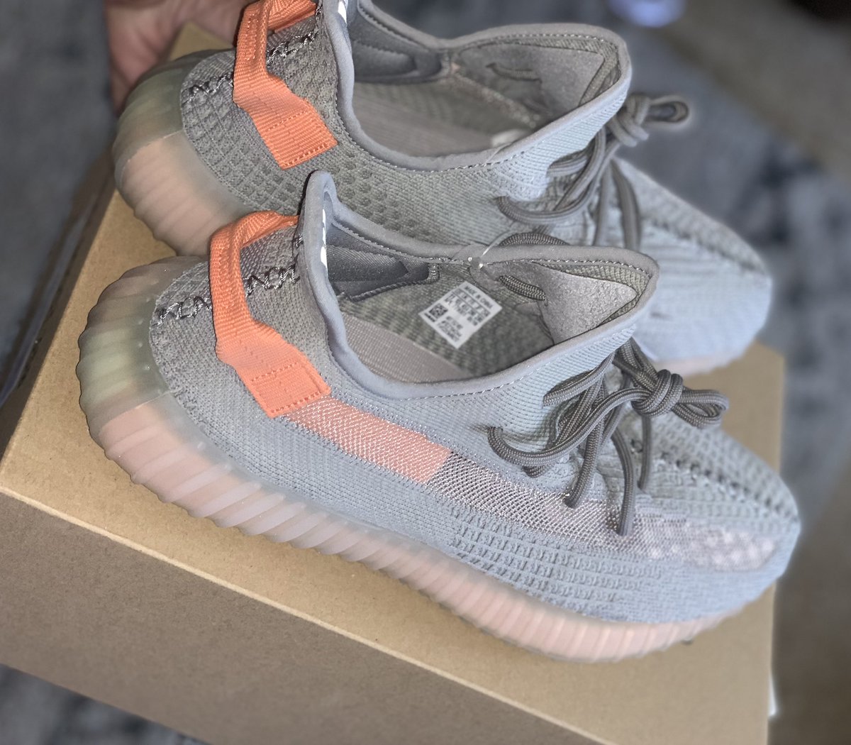 Islandsnkrs's tweet photo. 2nd pair of Tru forms from YS Europe made it safe &amp; sound. S/O @forward2me for the fast and reliable re-shipping as always ⚡️ 👊🏼 #yeezy350V2 #trfrm 📈 https://t.co/NhONUmrqrx